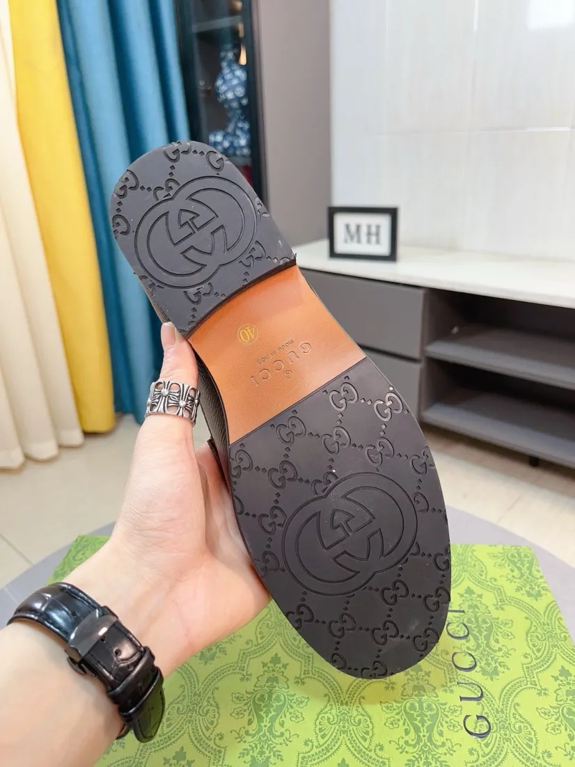 Men's shoes 💰500🌹🌹Niuli [GUCCI Gucci] A new style of formal men's leather shoes is coming~ The original quality upper is made of patent leather imported from Italy, the leather is soft and delicate, comfortable and soft first-layer cowhide lining, rubber wear-resistant outsole, the shoe shape is dignified and domineering, and the luxury charm cannot be concealed! The natural and free nouveau riche leads the trend. Code number: 38-44